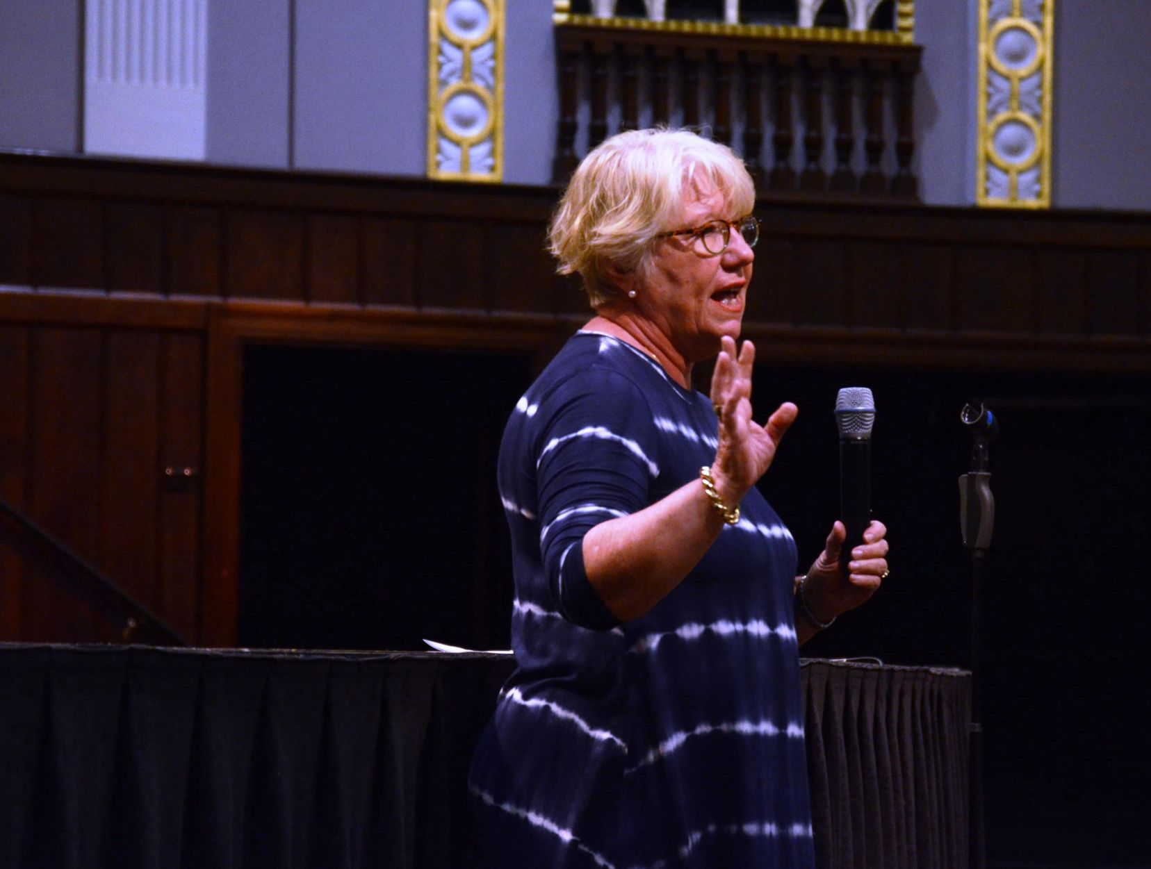 Citizens meet to support department